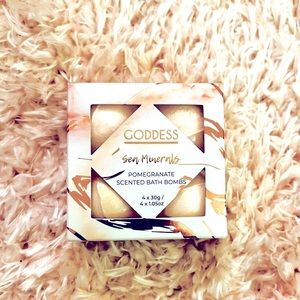 GODDESS || Sea Minerals Pomegranate Scented Bath Bombs - 4 Pack 🪸NWT🪸